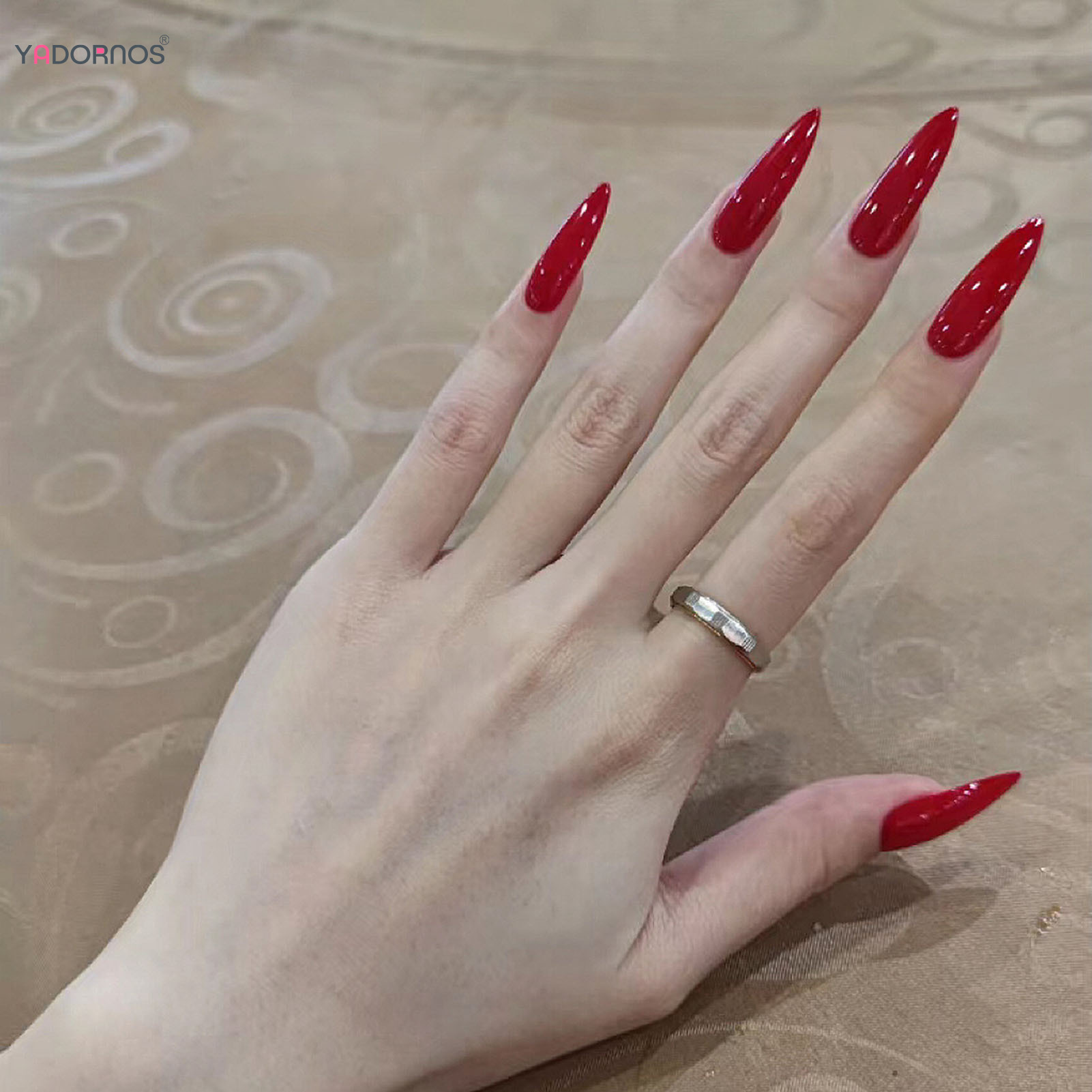 Photography Tips - Lange Stiletto Nep Nagels Chinese Rode
