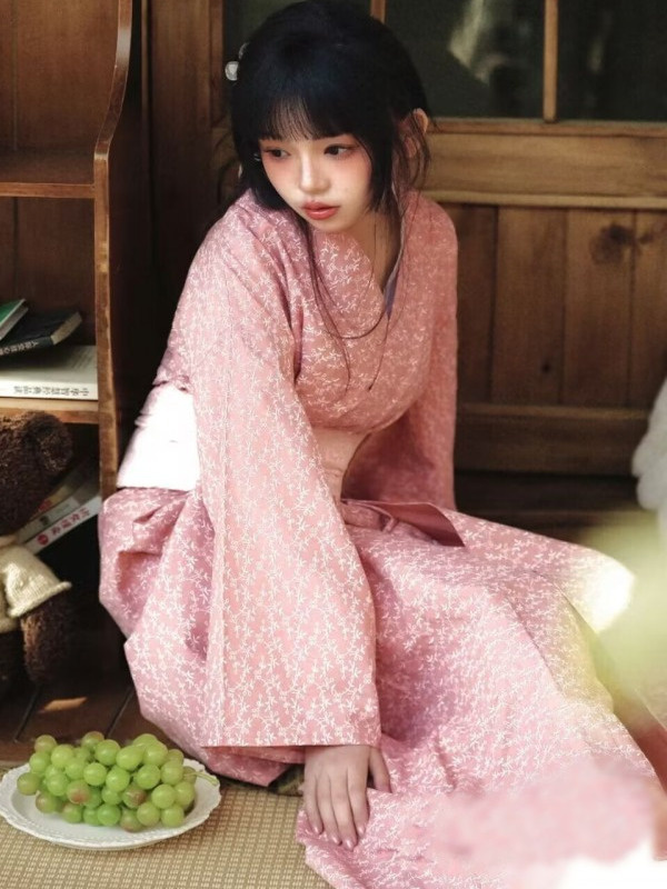 Zoete roze kimono in Japanse s - Photography Young recensie en prijs